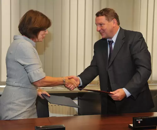 Umowa o współpracy PK z GUM 