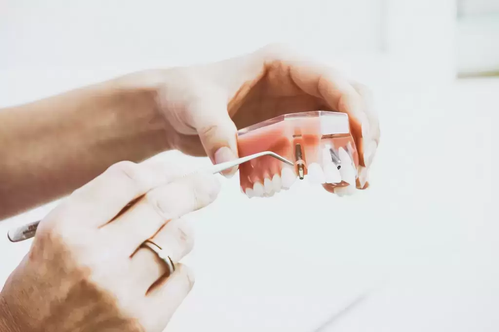 Ortodonta w Krakowie – kiedy powinna się odbyć pierwsza wizyta? 
