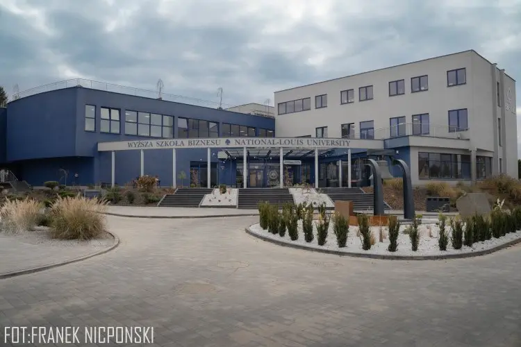 Wyższa Szkoła Biznesu - National Louis University w Nowym Sączu