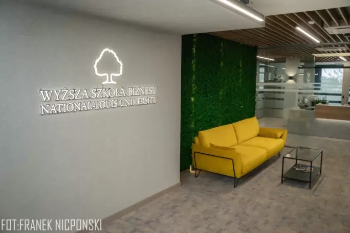 Wyższa Szkoła Biznesu - National Louis University w Nowym Sączu
